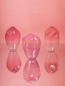 Illusia vases, Magenta edition